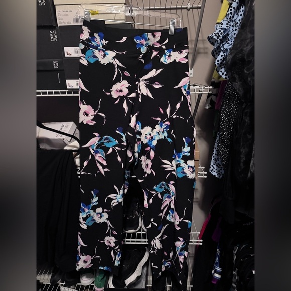 Lane Bryant Allie sexy stretch floral ankle pants
Size: 22W - Regular Inseam - Picture 5 of 8